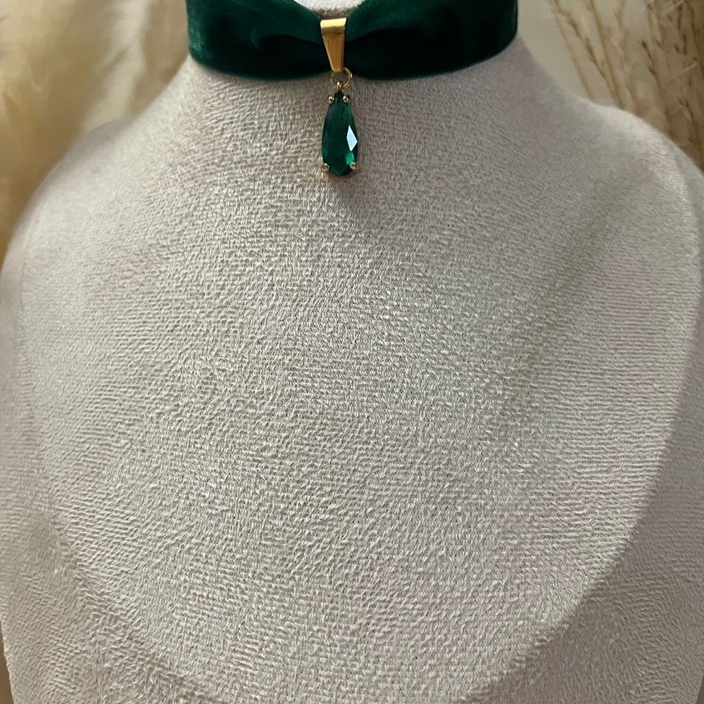 Glam Princess Pendant Choker: Handmade Elegant Velvet Choker - Picture 13 of 15